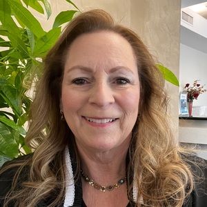 Meet your Posher, Addora